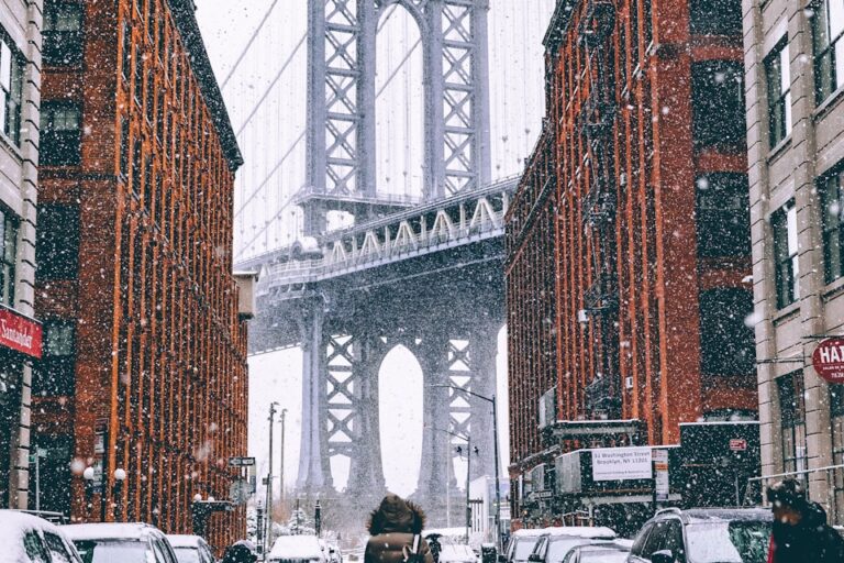 woman facing towards Brooklyn Bridge in New York